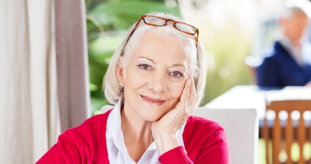 Kako-starost-vpliva-na-naglusnost-slusniaparat.si